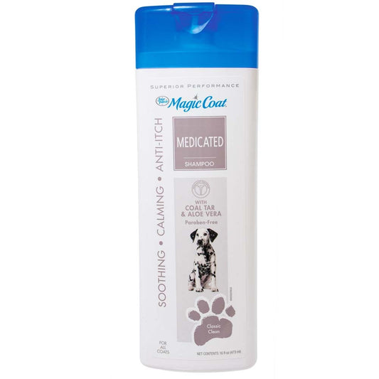 MagicCoat medicated anti-itch dog shampoo bottle with aloe vera, coat care label